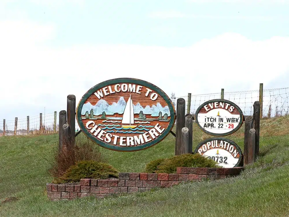 Pest control service in Chestermere, Alberta near the lake